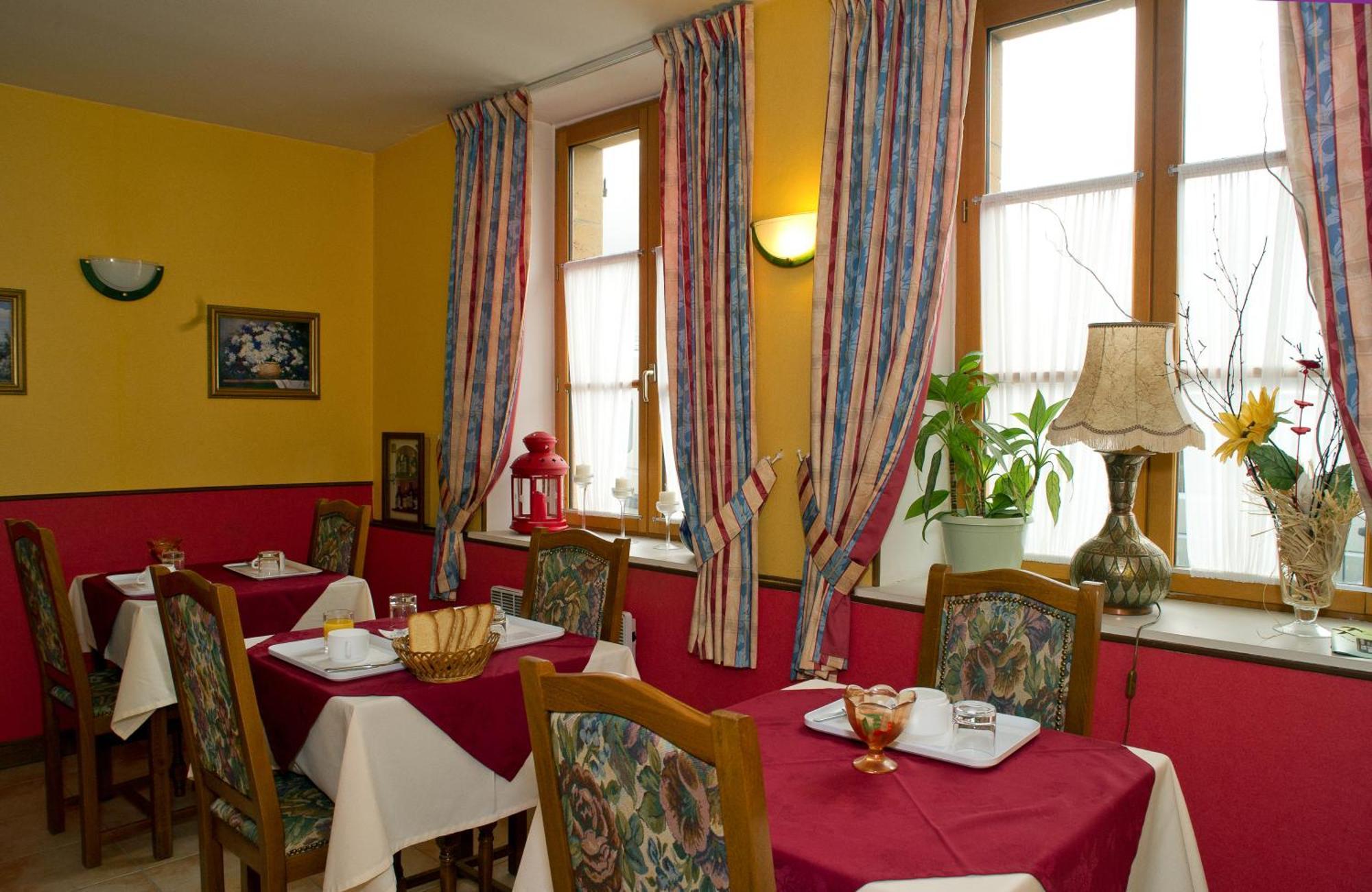 Logis Hotel Le Val De Vence Launois-sur-Vence Exterior photo